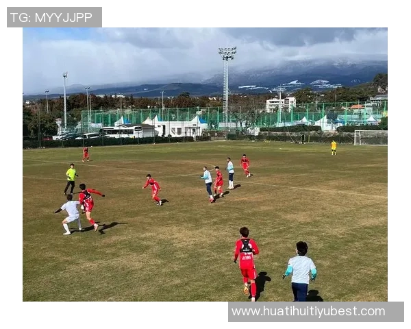 上海海港队昨晚重新集结开启为期三周的海外冬训拉练新征程